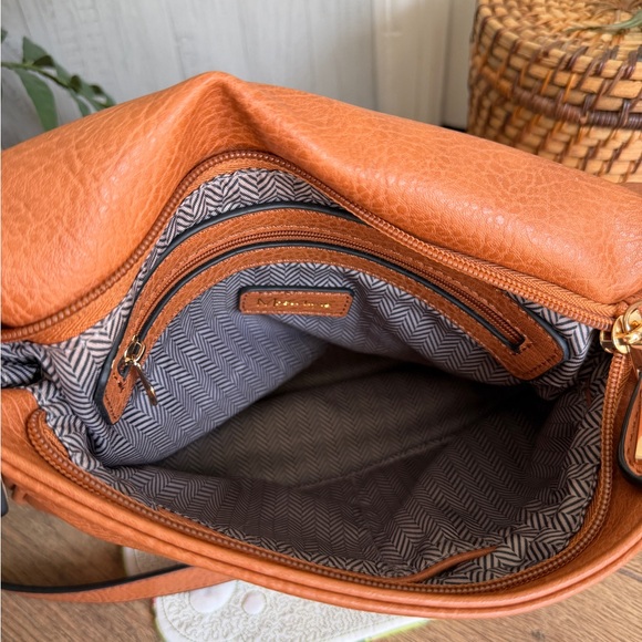 Moda Luxe Henri Tan Vegan Leather Fold Over Expandable Crossbody Bag - Picture 8 of 16